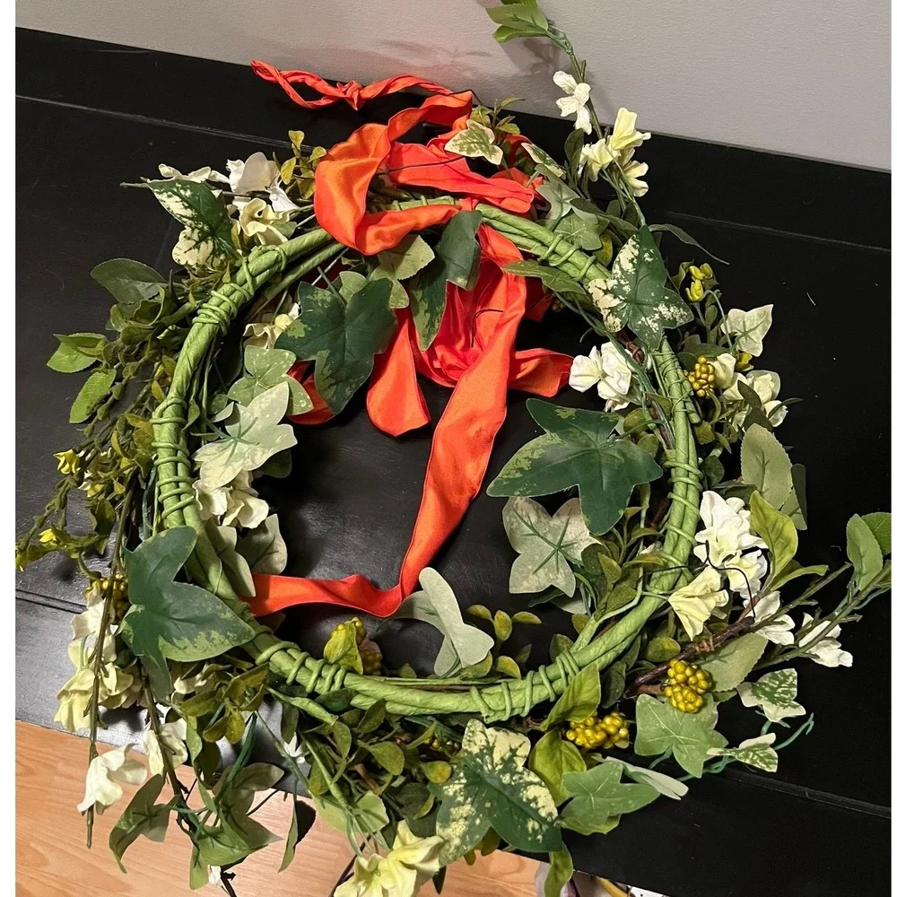 Floral Wreath Home Decor OS Green White Orange Very Good Ivy Berry